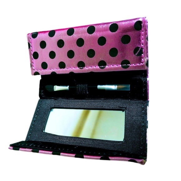 2 Spotlight Eyeshadows & Lipgloss Set NWT - Picture 5 of 13